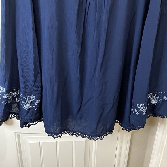 Time and Tru Blue Floral Embroidered Tunic Top Keyhole Boho Cottage Womens XL - Picture 2 of 8